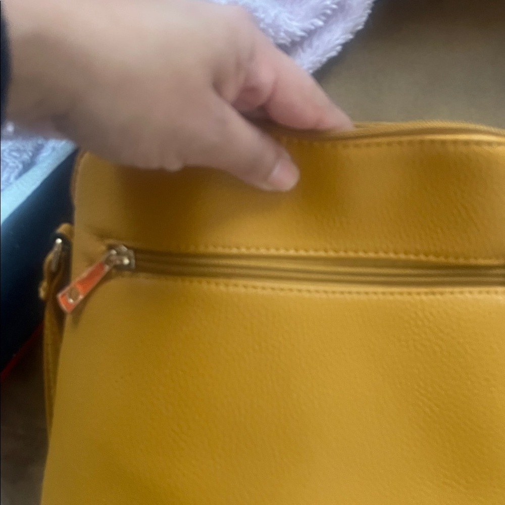 Beige & Yellow Crossbody great condition - Picture 4 of 4
